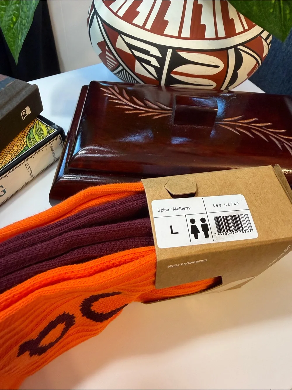 On Running Cloud Socks set of 2 Size Large in Bright Orange and Deep Burgundy